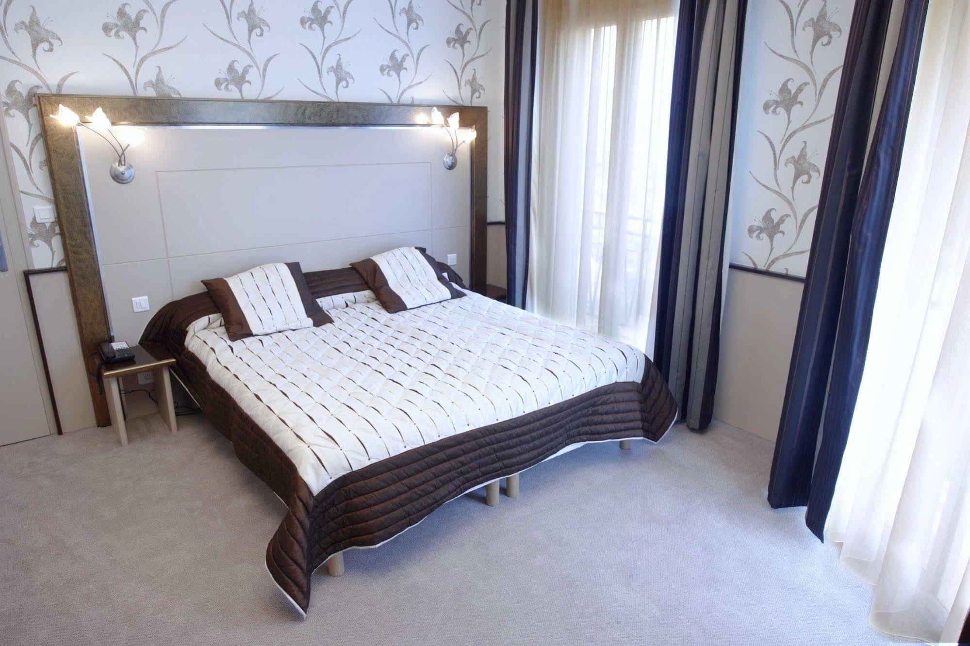 Hotel Le Berry Saint-Nazaire Екстер'єр фото