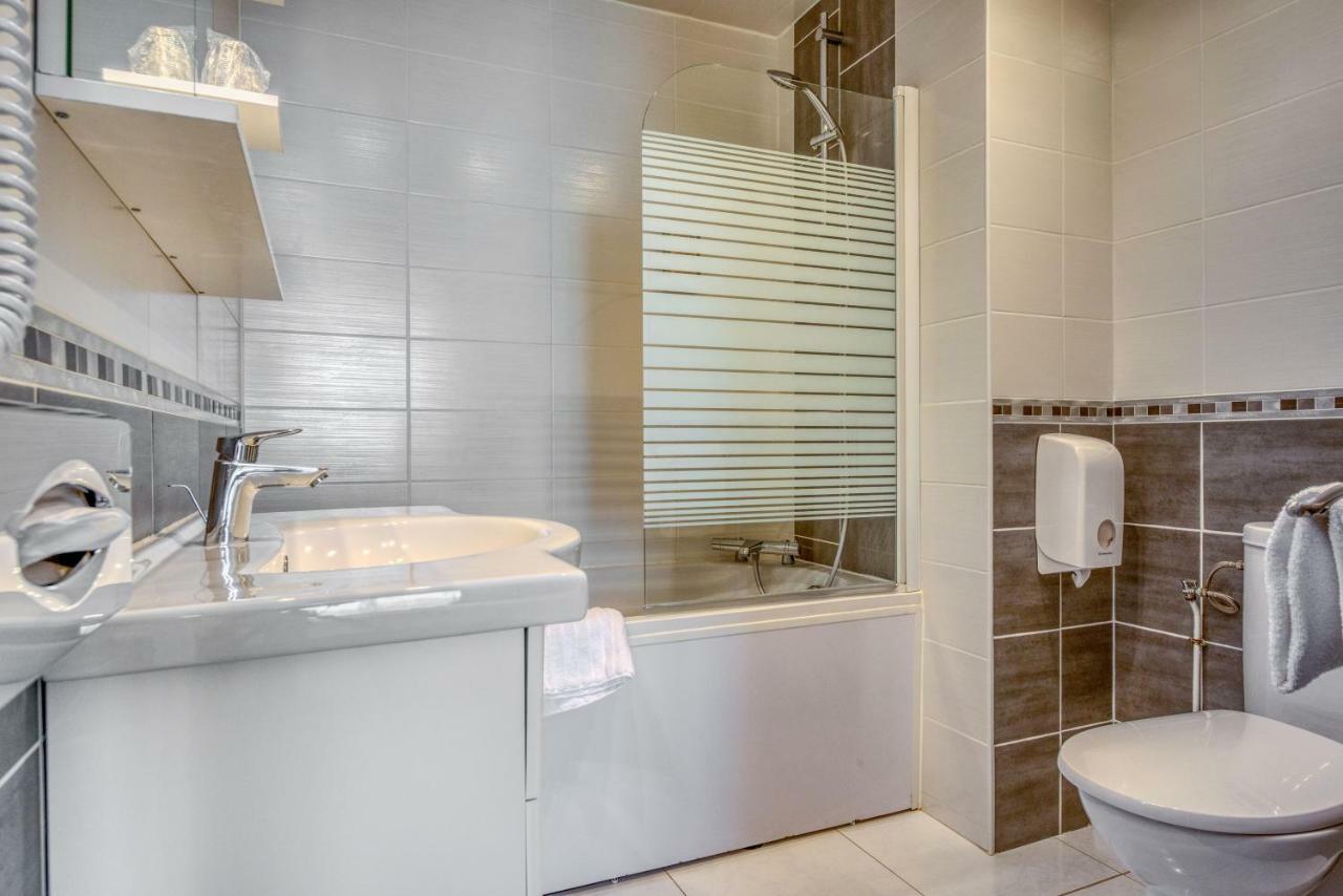 Hotel Le Berry Saint-Nazaire Екстер'єр фото